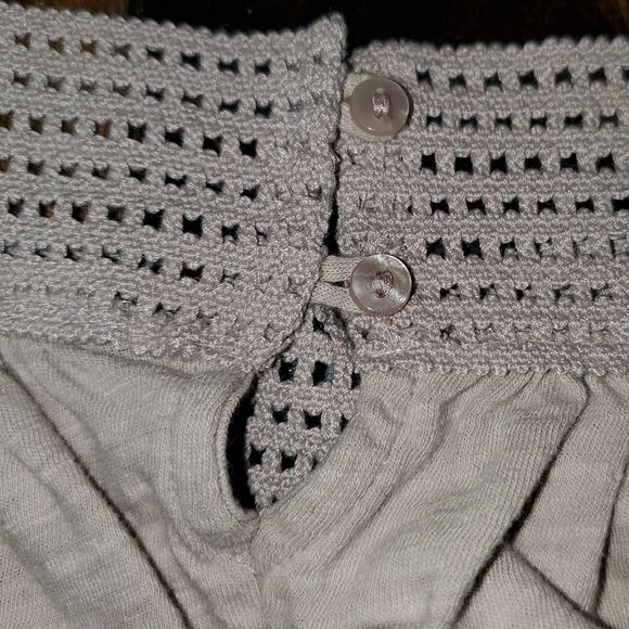 Old Navy Medium Tanktop Keyhole Back Mesh Lace Top - Picture 9 of 9